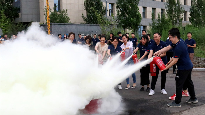 集团开展消防清静教育培训及应急演练