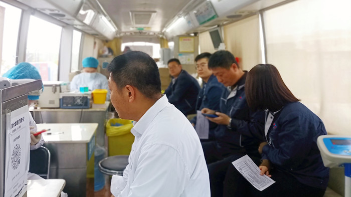 耀彩网工业集团组织员工开展“献热血、践初心”无偿献血活动